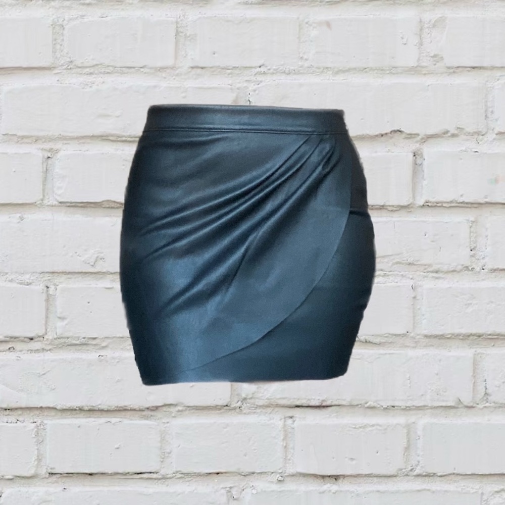 •NWT•Black Express Faux Leather Skirt